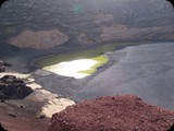 El Golfo – zielona laguna utworzona przez ocean w wulkanicznych skałach.