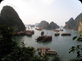 Zatoka Ha Long - symbol Wietnamu i jeden z najpiękniejszych zakątków w całej Azji, miejsce wpisane na listę UNESCO.